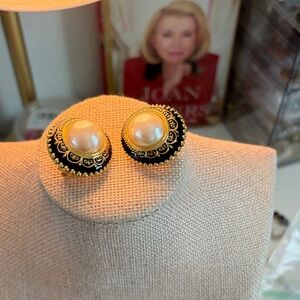 VINTAGE Joan Rivers Black and Gold Pearl Earrings Clip